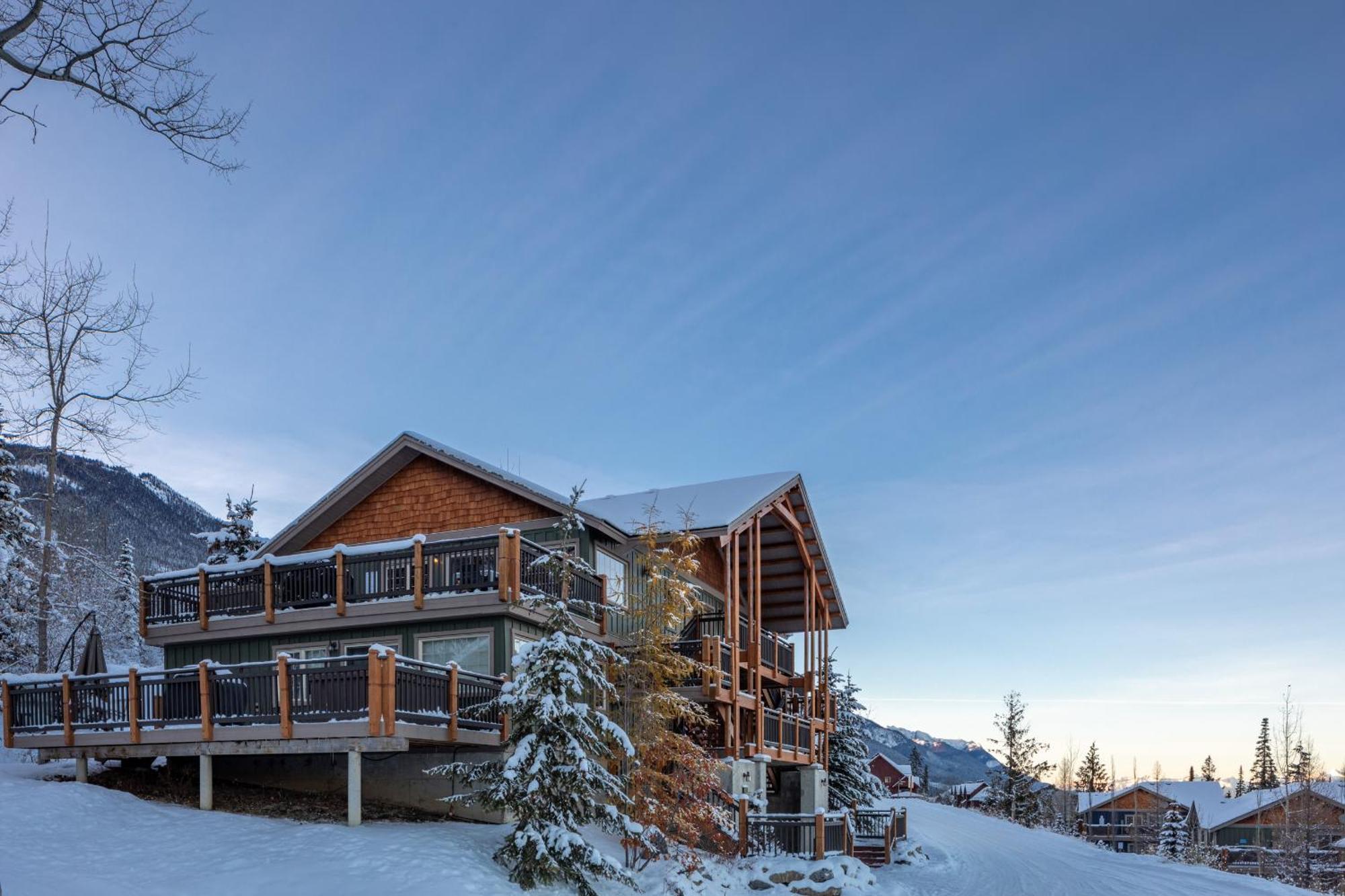 Lush Mountain Accommodations Golden Exterior foto